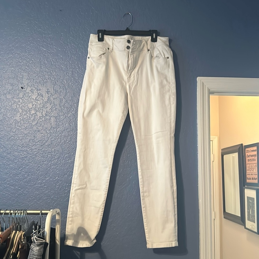 Cabi Cinch skinny white jeans. Size 12.